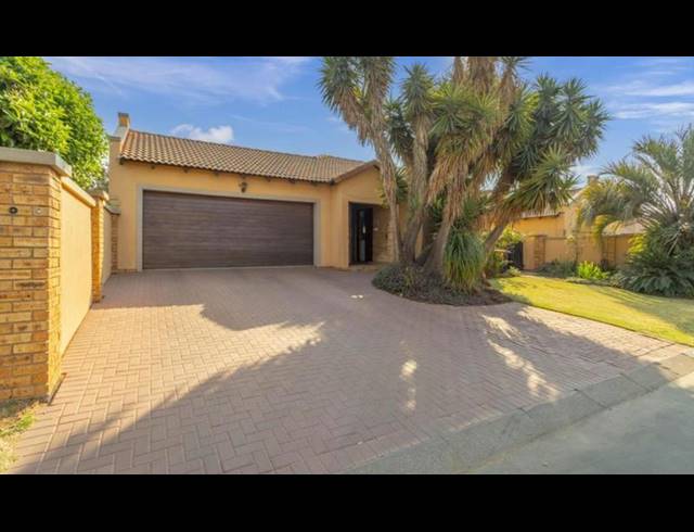 3 BEDROOM TOWNHOUSE FOR SALE IN HUGHES